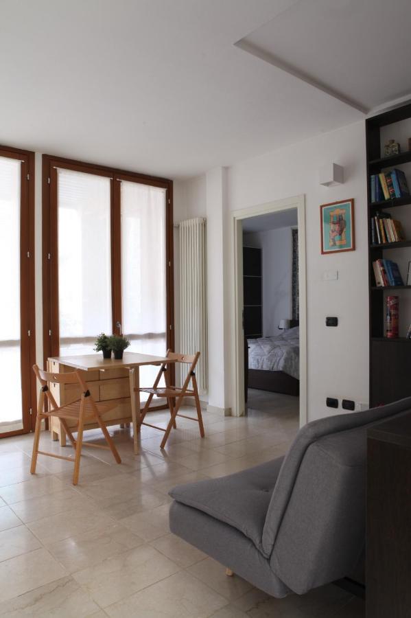 Terrace Apartment Close To Metro Station Milano Exterior foto